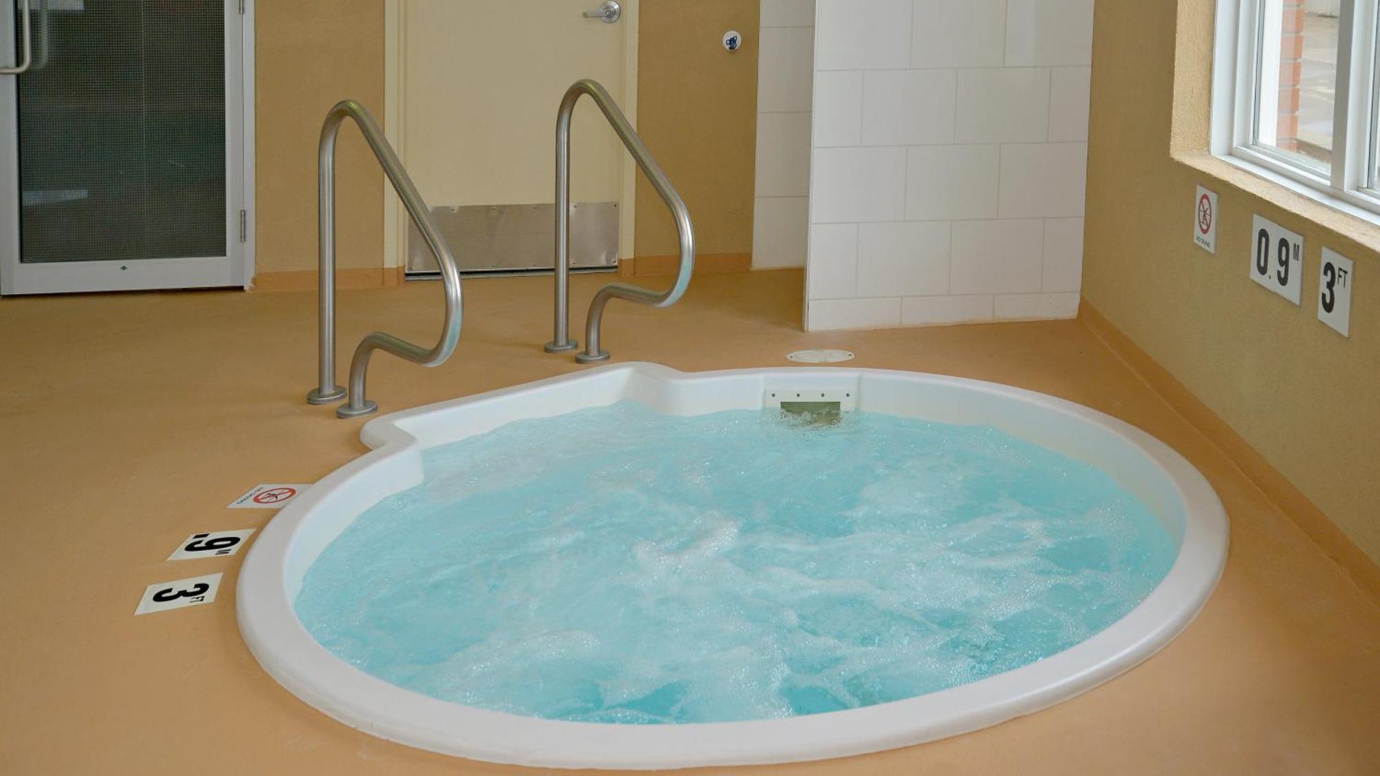 Holiday Inn Express Hotel & Suites Edson By Ihg Екстер'єр фото