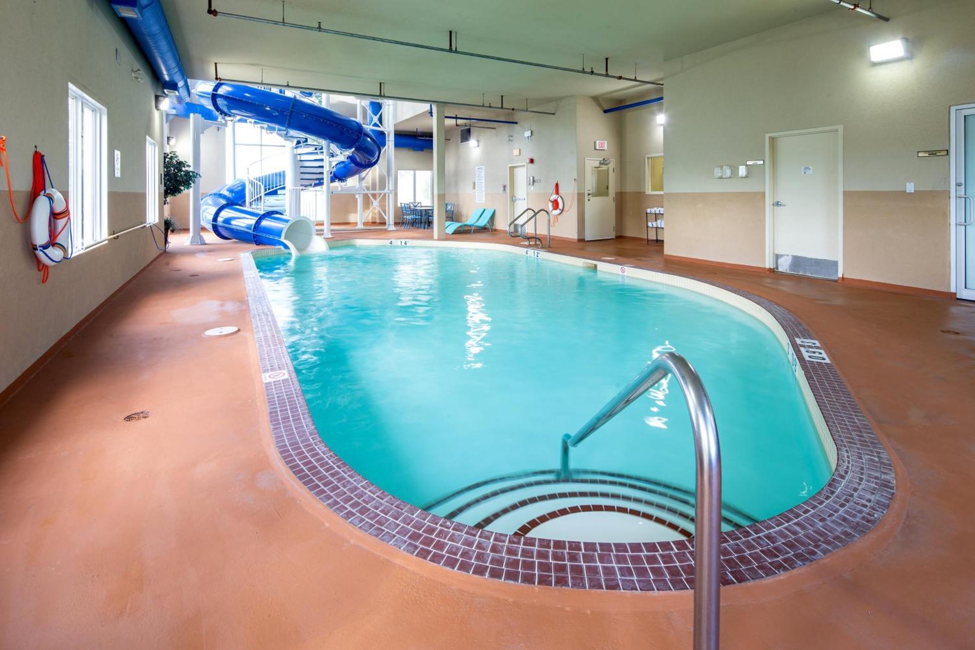 Holiday Inn Express Hotel & Suites Edson By Ihg Екстер'єр фото