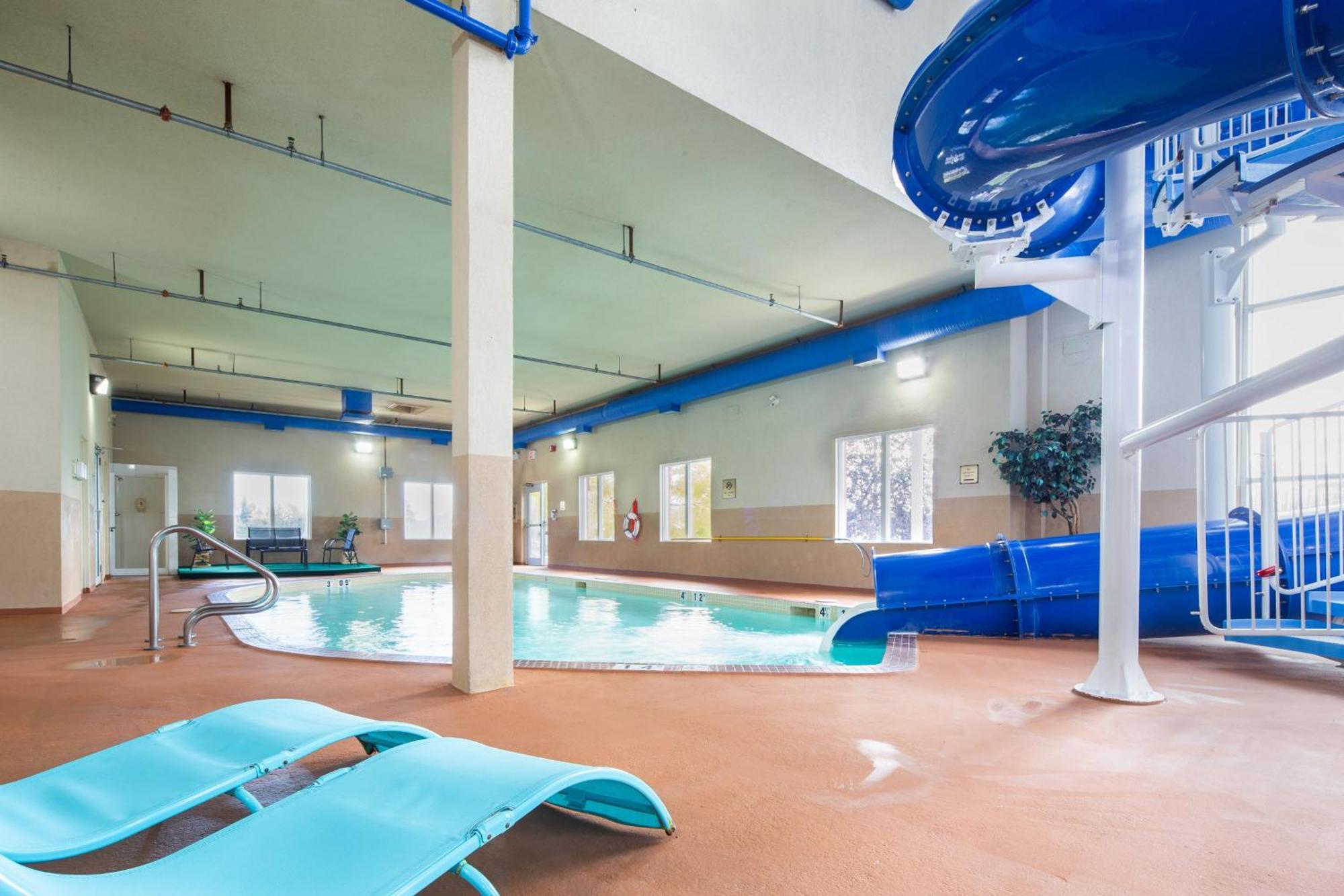Holiday Inn Express Hotel & Suites Edson By Ihg Екстер'єр фото