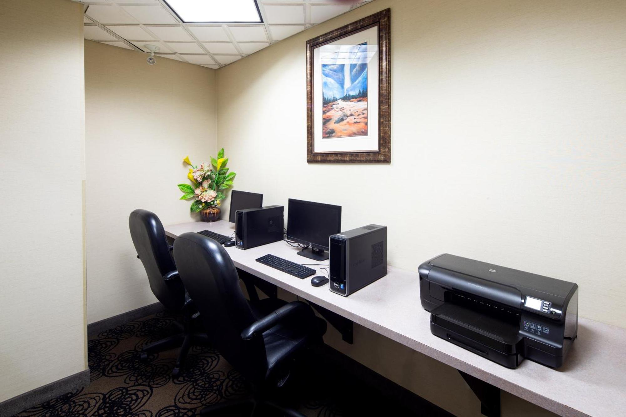 Holiday Inn Express Hotel & Suites Edson By Ihg Екстер'єр фото