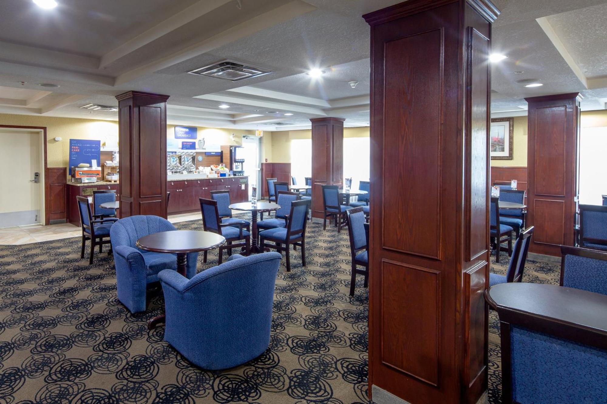 Holiday Inn Express Hotel & Suites Edson By Ihg Екстер'єр фото