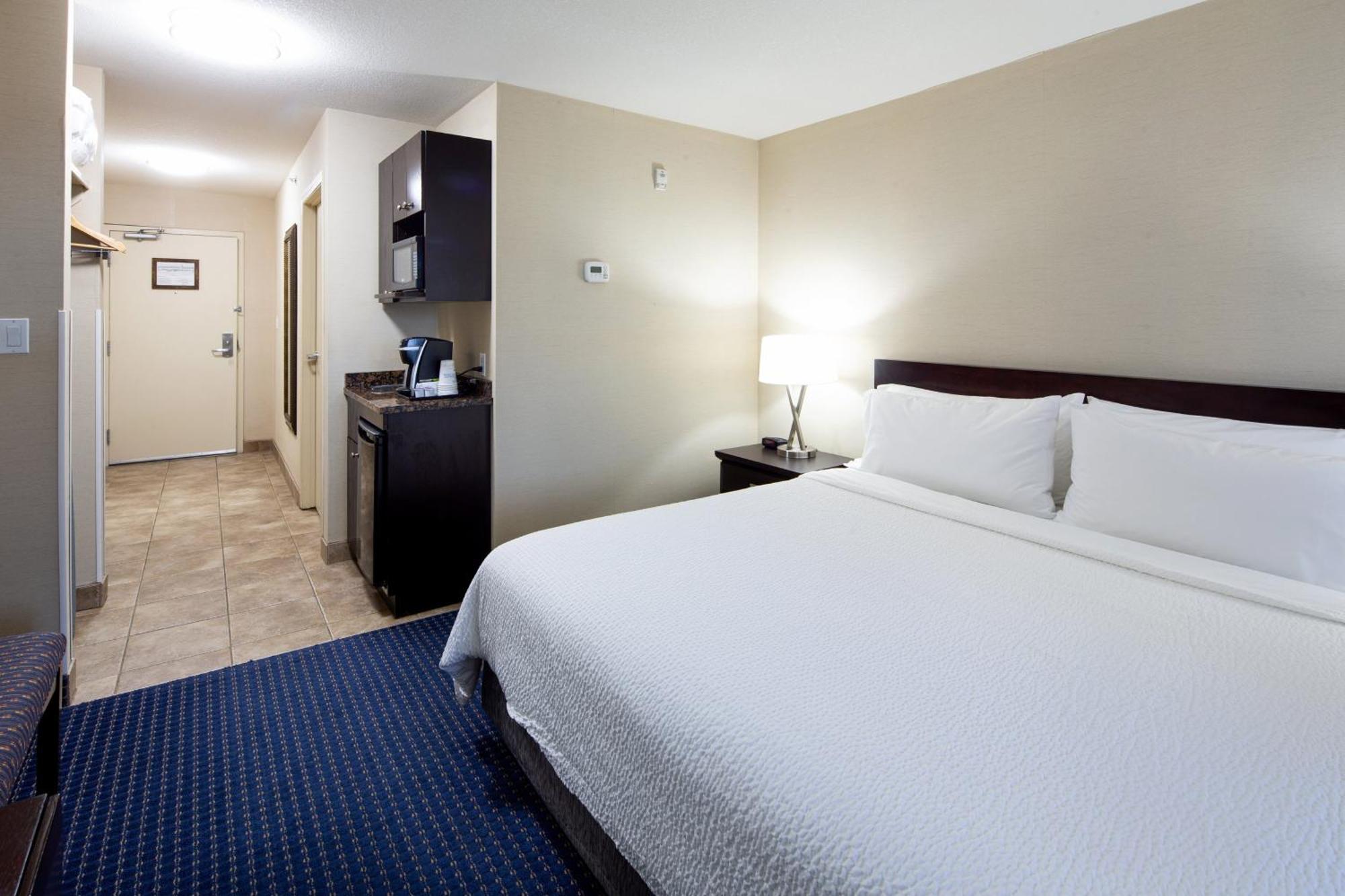 Holiday Inn Express Hotel & Suites Edson By Ihg Екстер'єр фото