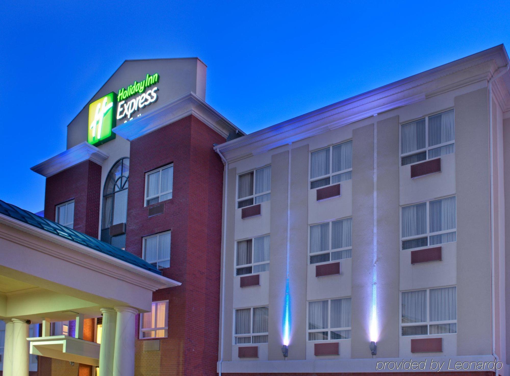 Holiday Inn Express Hotel & Suites Edson, An Ihg Hotel Екстер'єр фото