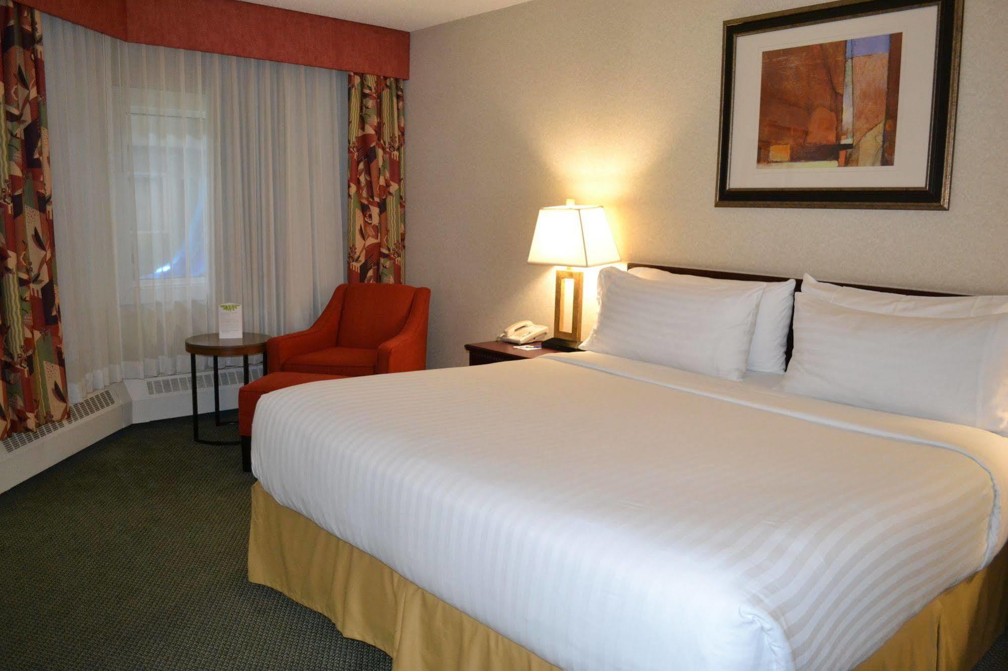 Holiday Inn Express Hotel & Suites Edson By Ihg Екстер'єр фото