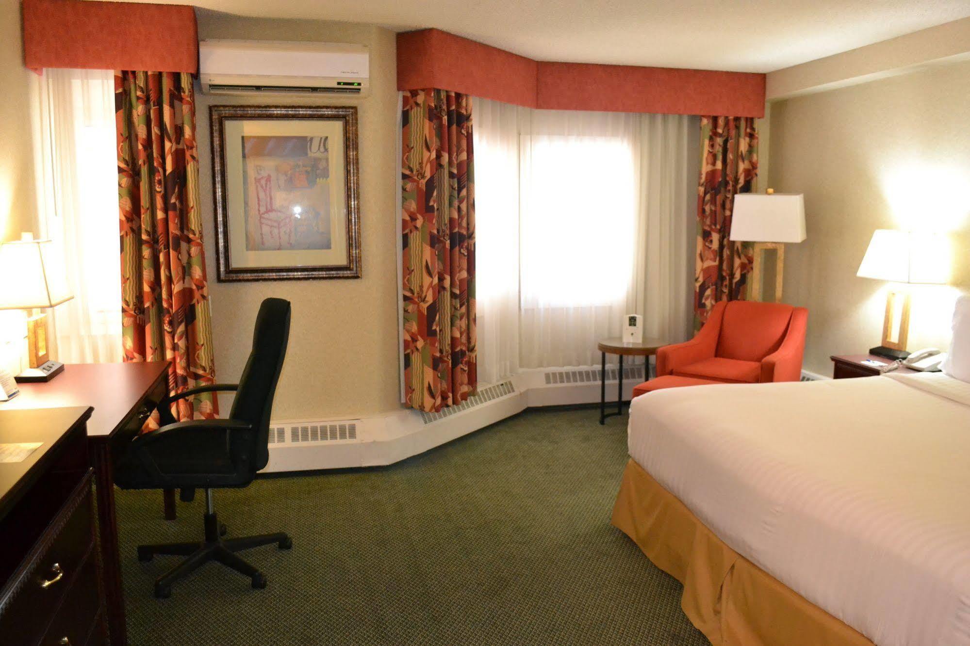 Holiday Inn Express Hotel & Suites Edson By Ihg Екстер'єр фото