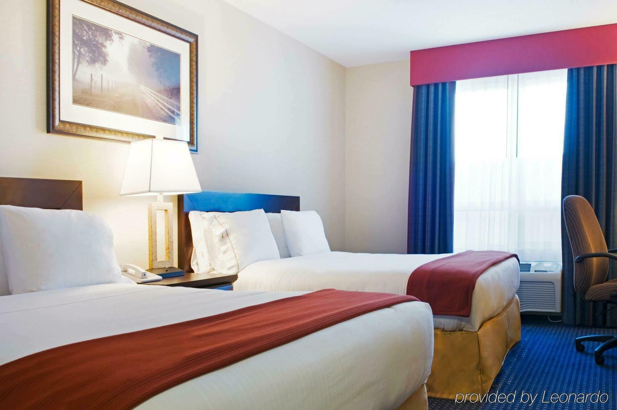 Holiday Inn Express Hotel & Suites Edson By Ihg Екстер'єр фото