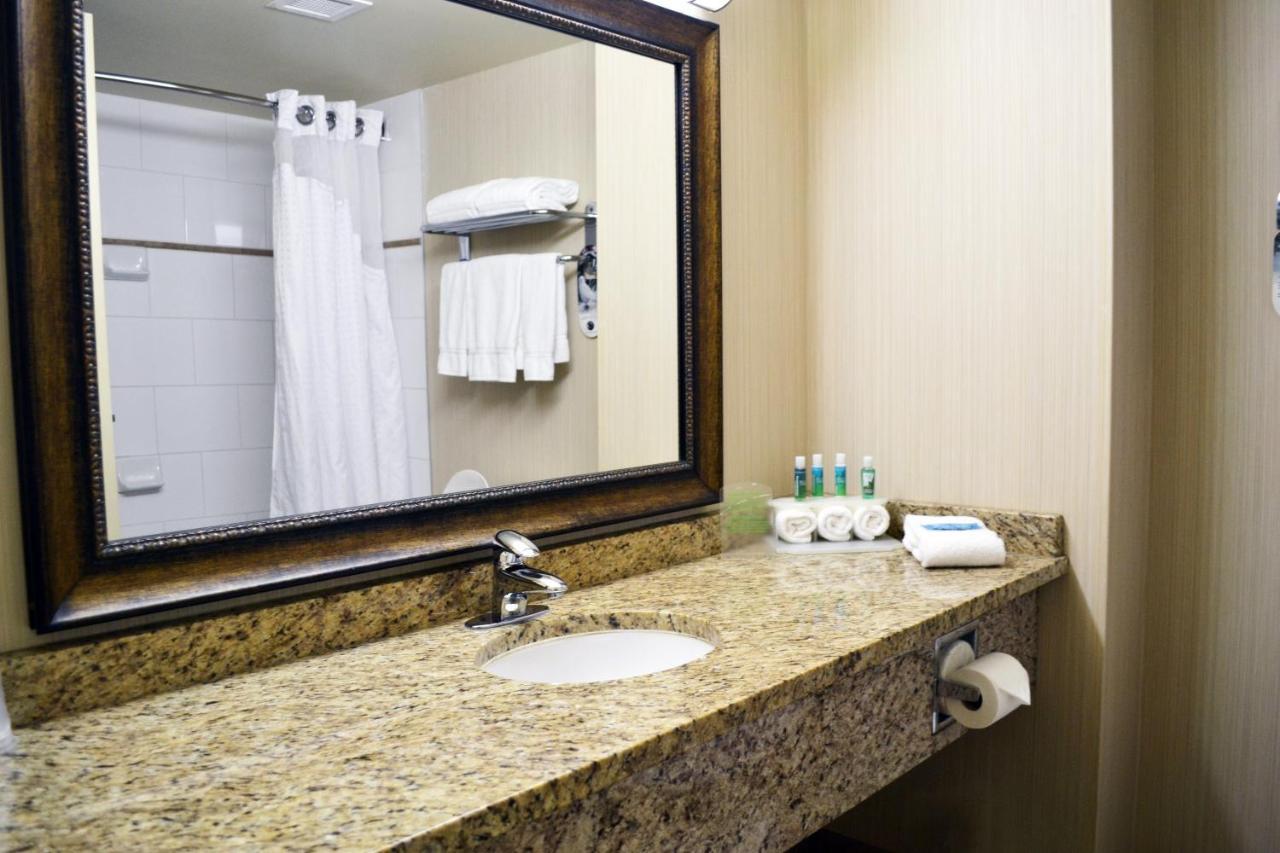 Holiday Inn Express Hotel & Suites Edson By Ihg Екстер'єр фото