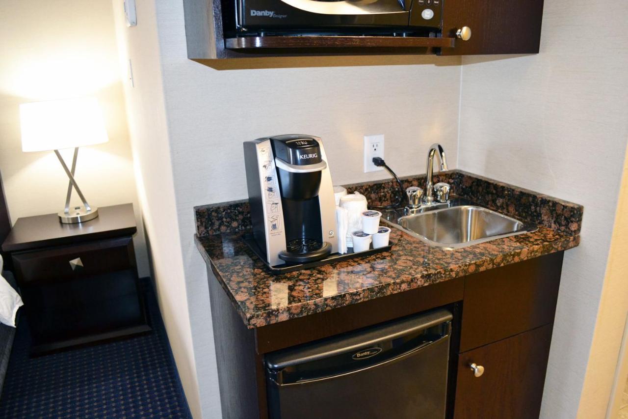 Holiday Inn Express Hotel & Suites Edson By Ihg Екстер'єр фото
